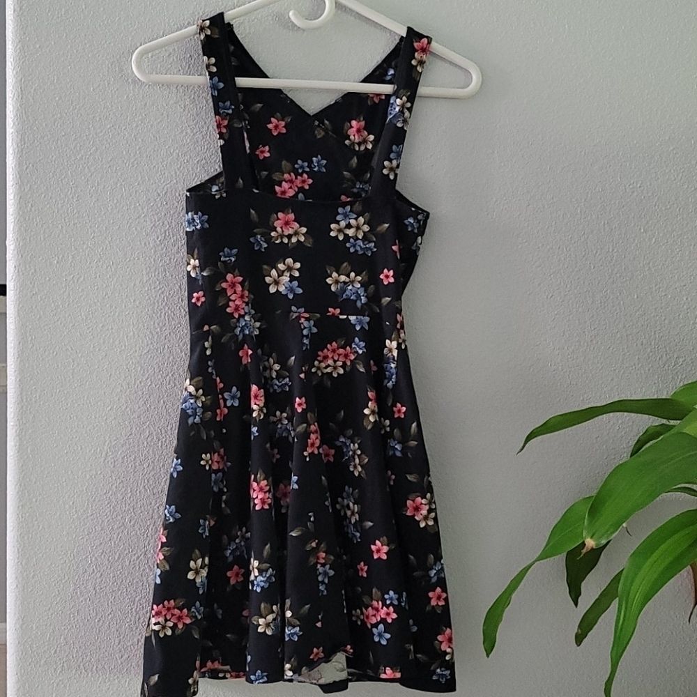 Hollister Floral Feminine High Neck Dress - Picture 6 of 7
